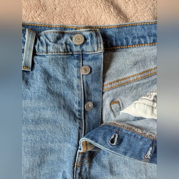 Levi's Peanuts Snoopy 501 Denim Cutoff Shorts - Picture 4 of 4